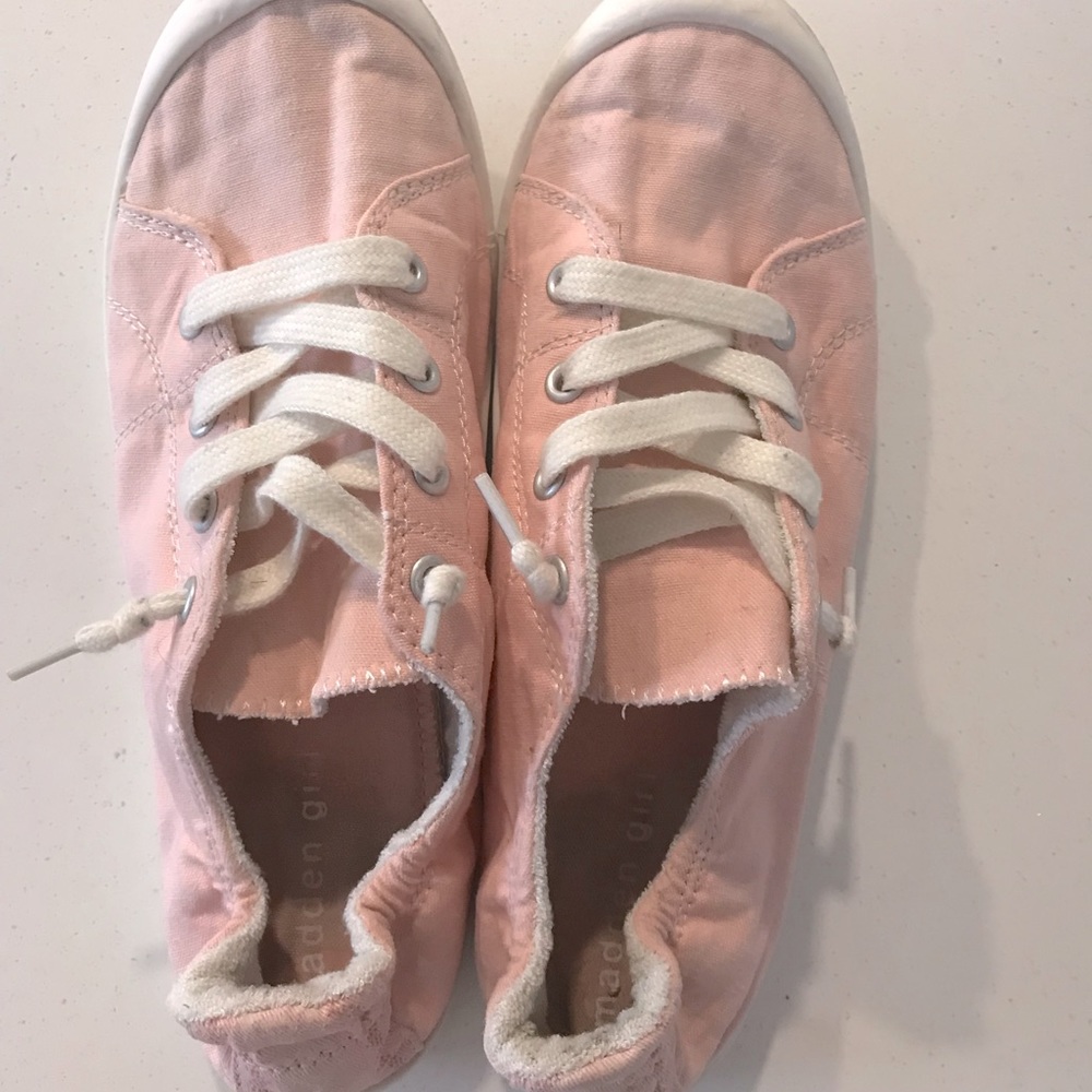 Madden Girl elastic back sneakers